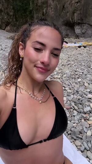 Sofie Dossi #642
