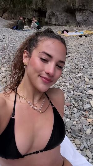 Sofie Dossi #643